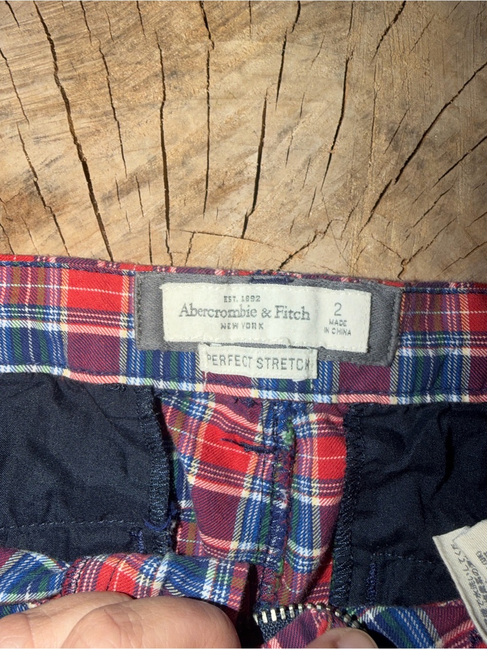 Abercrombie & Fitch Red Plaid Women’s Shorts - Picture 3 of 3